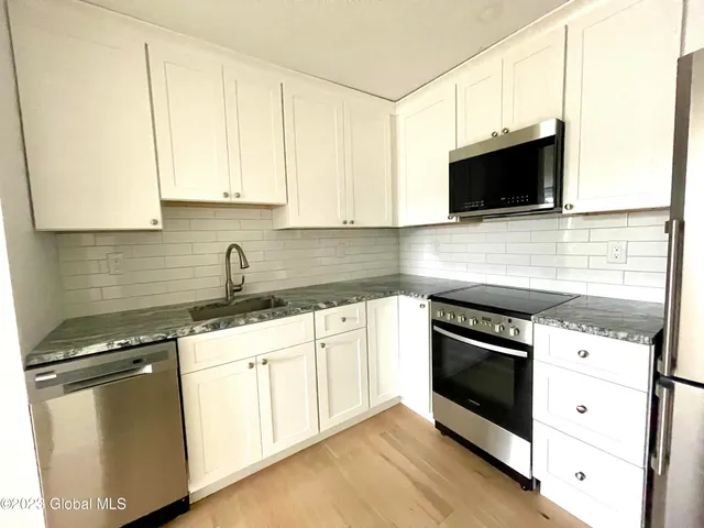 $1,075 | 423 Broadway, Unit 46, Saratoga Springs, NY 12866