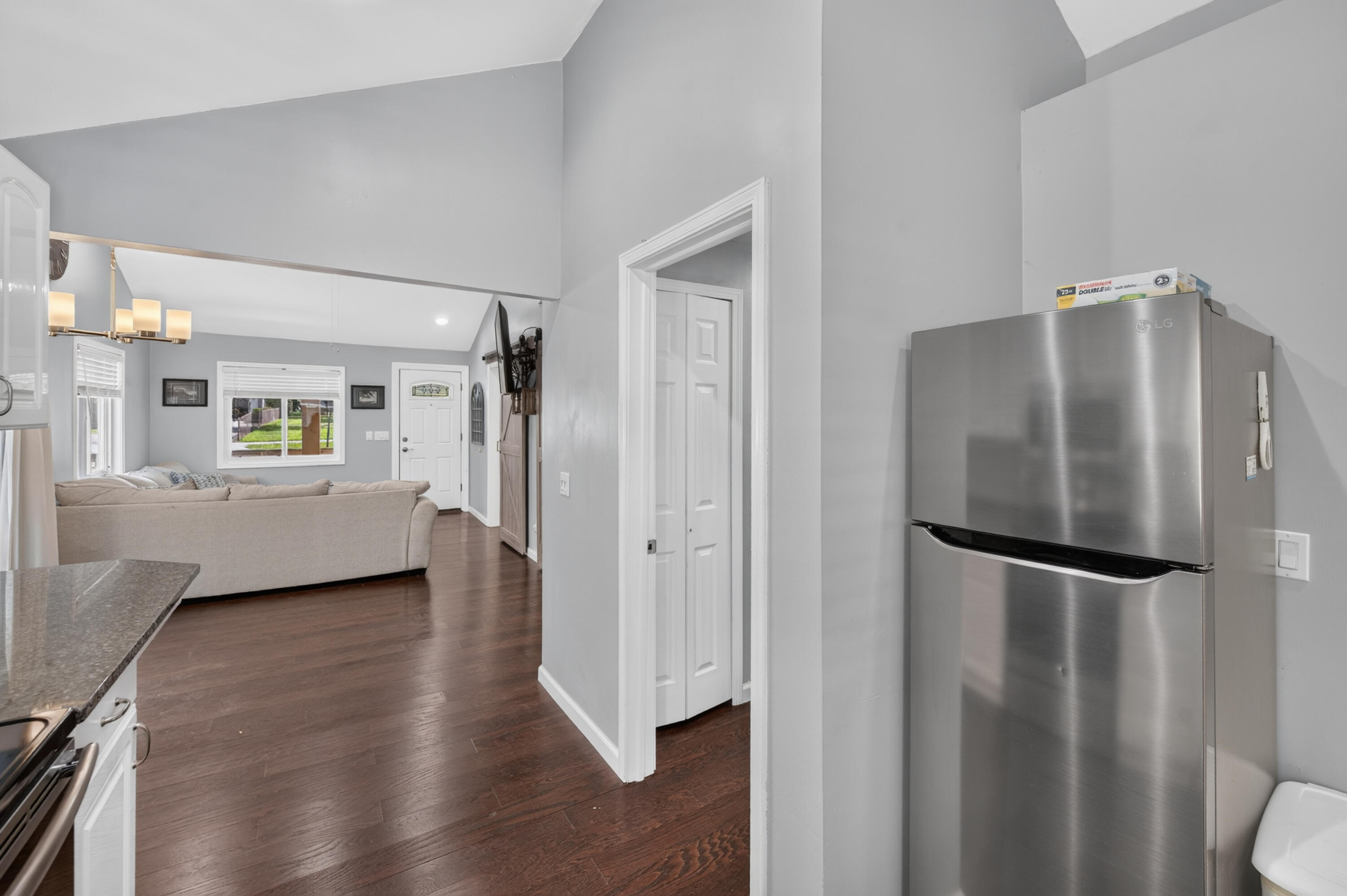 571 Crescent Lake Road Waterford, MI 48327 - Photo 12 of 23 18-571-Crescent-Lake-Rd-Waterford-Townsh