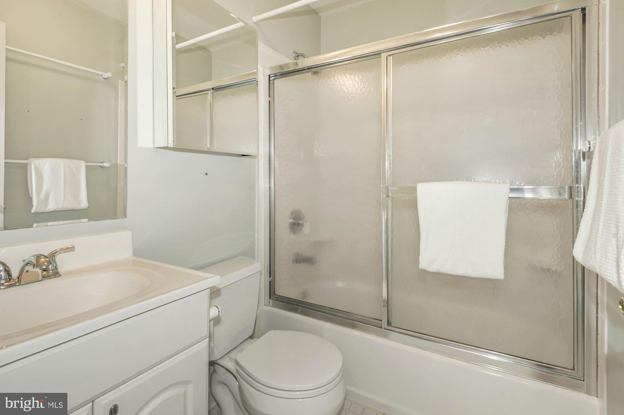 1639 Parkcrest Circle, Unit 300 Reston, VA 20190 - Photo 17 of 23 Hall bath