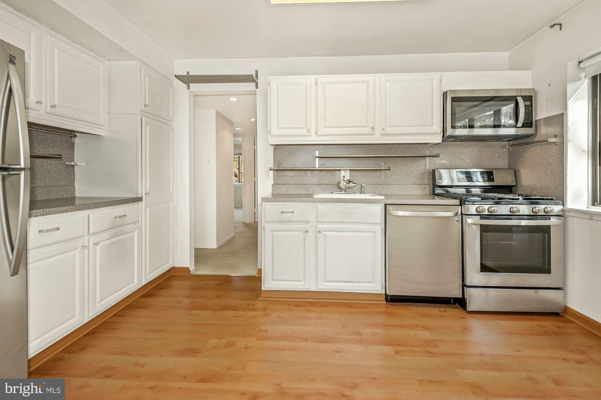 1639 Parkcrest Circle, Unit 300 Reston, VA 20190 - Photo 8 of 23 Newer stainless steel appliances