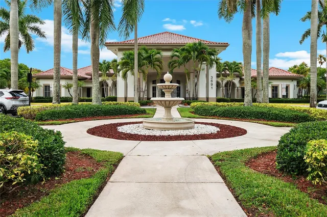 a front view of a house with fountain and fountain