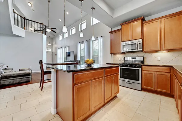 $2,600 | 912 Sleepy Dell Lane, Austin, TX 78748