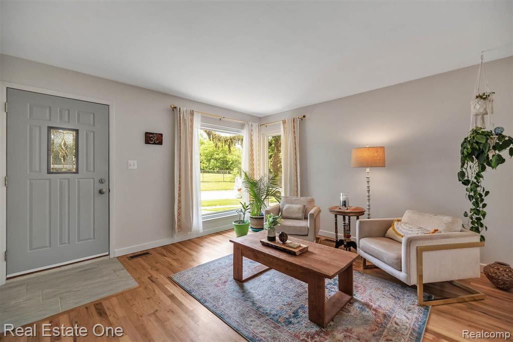 3024 Starr Road Royal Oak, MI 48073 - Photo 10 of 42