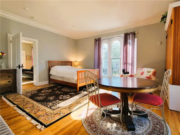 $4,975 | 92 Pelham Street, Unit 1, Newport, RI 02840