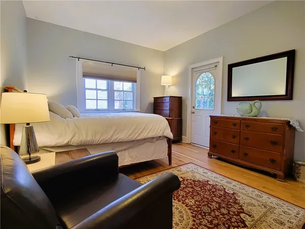 $4,975 | 92 Pelham Street, Unit 1, Newport, RI 02840