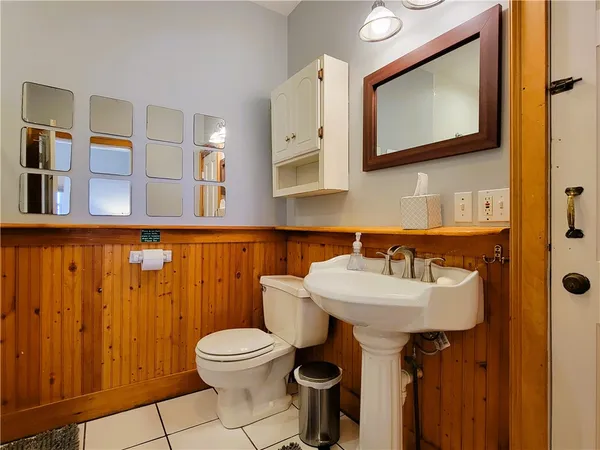 $4,975 | 92 Pelham Street, Unit 1, Newport, RI 02840