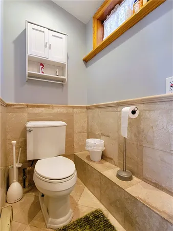 $4,975 | 92 Pelham Street, Unit 1, Newport, RI 02840