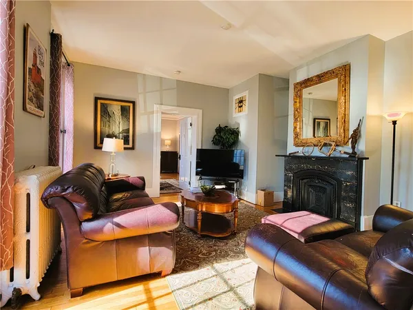 $4,975 | 92 Pelham Street, Unit 1, Newport, RI 02840