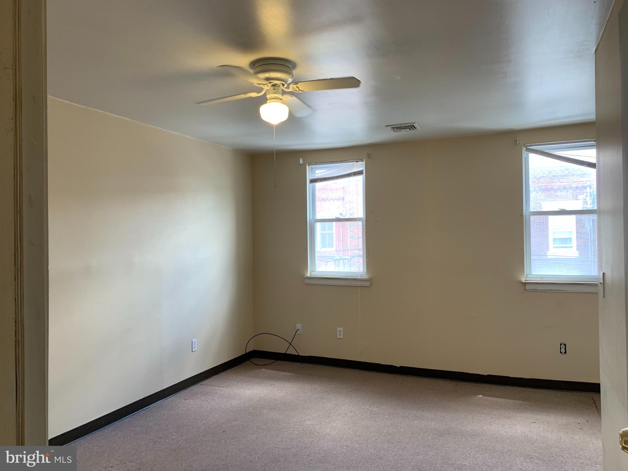 2246 South 9th Street Philadelphia, PA 19148 - Photo 11 of 26 Front bedroom, 2nd floor