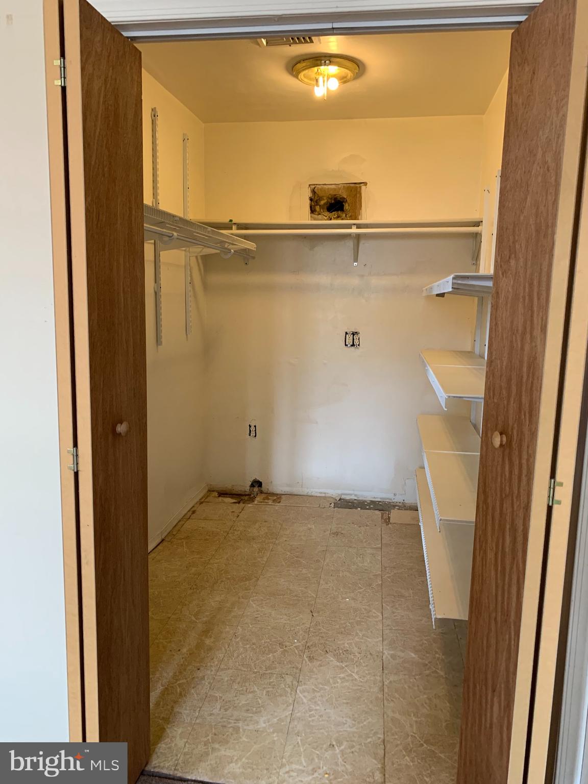 2246 South 9th Street Philadelphia, PA 19148 - Photo 12 of 26 Front bedroom, large walk-in closet