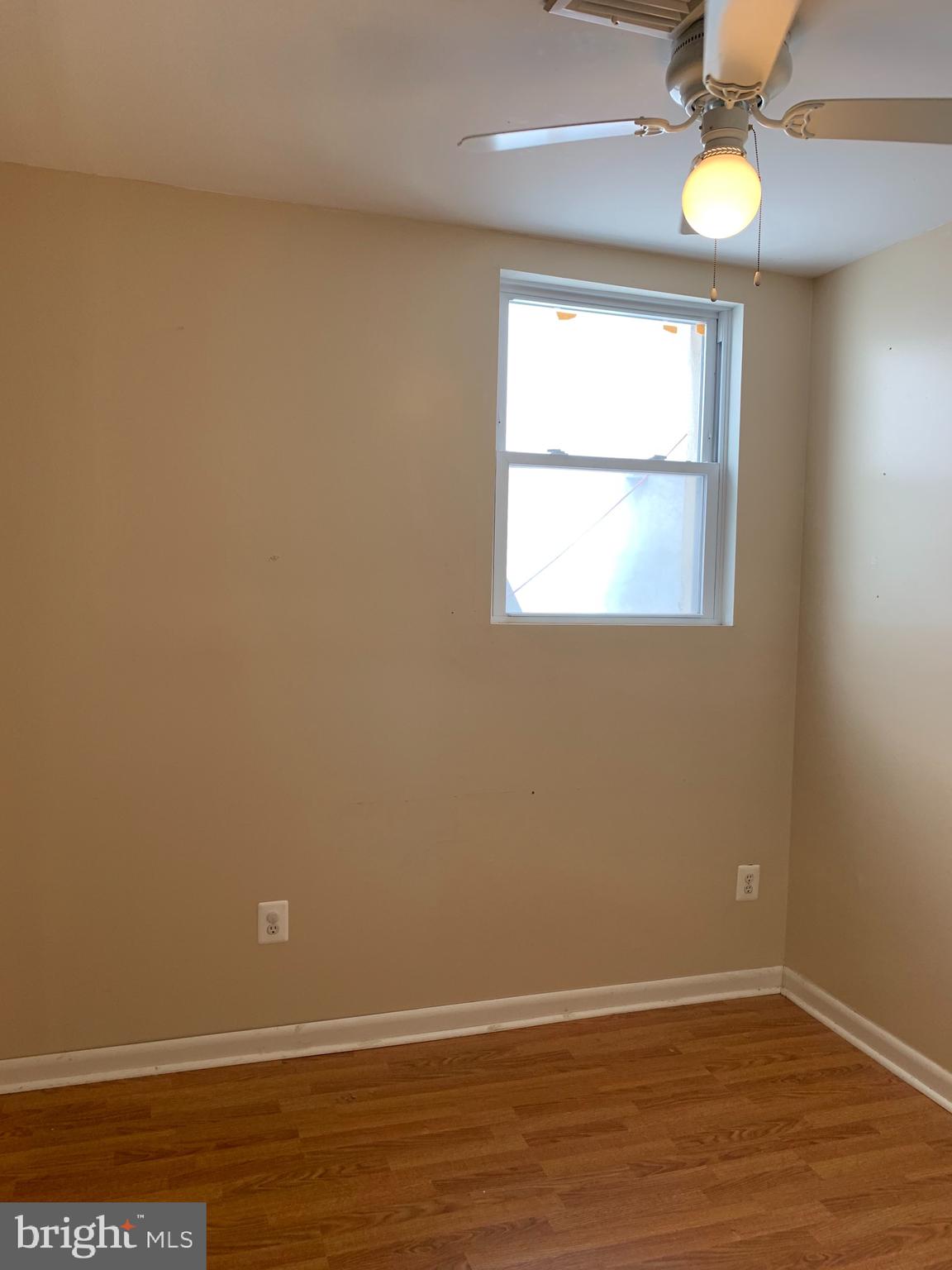 2246 South 9th Street Philadelphia, PA 19148 - Photo 13 of 26 Middle bedroom, 2nd floor