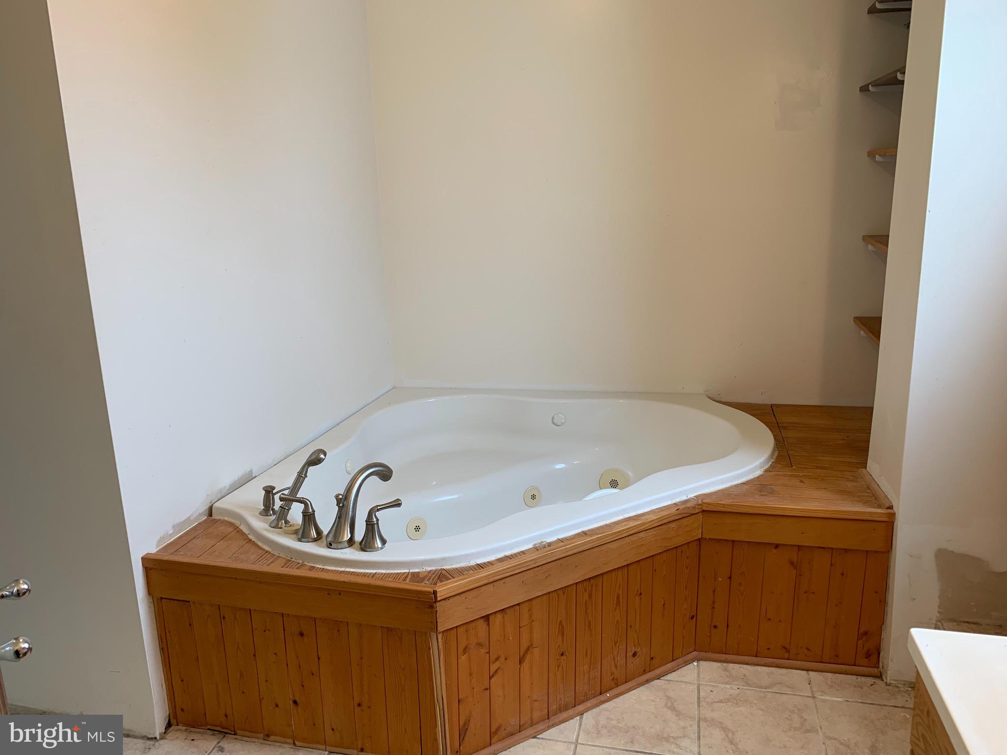 2246 South 9th Street Philadelphia, PA 19148 - Photo 19 of 26 Master bath