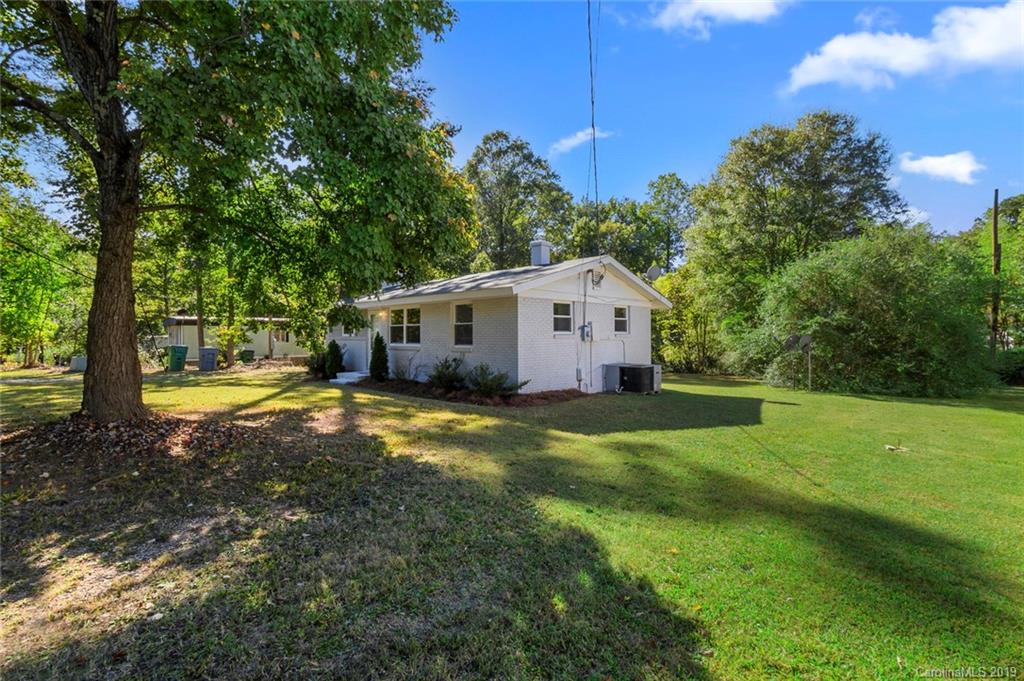 7801 Burch Shire Road Charlotte, NC 28269 - Photo 3 of 25 Gallery Image 3