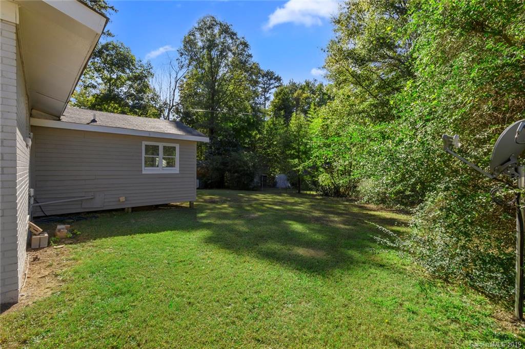 7801 Burch Shire Road Charlotte, NC 28269 - Photo 4 of 25 Gallery Image 4