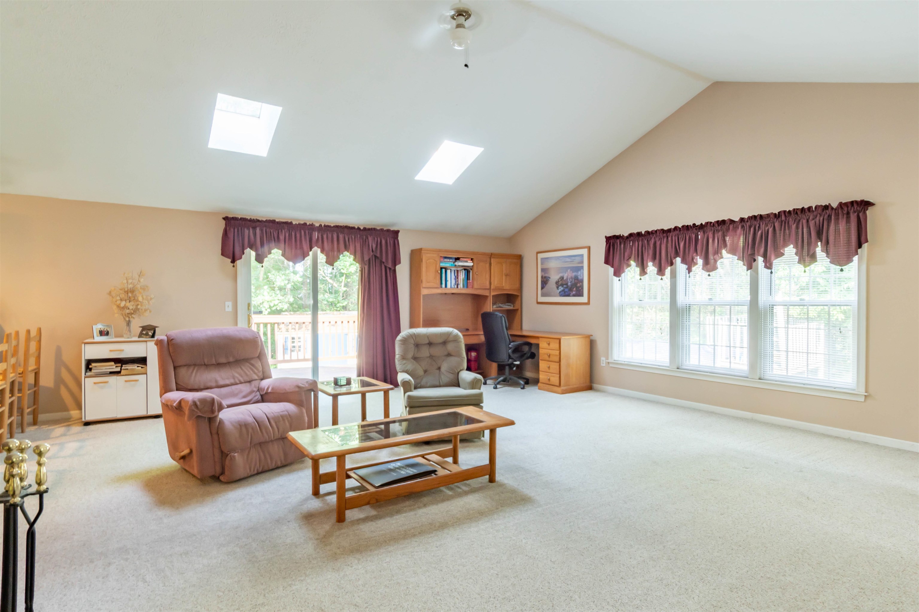 146 Wason Road Hudson, NH 03051 - Photo 3 of 33