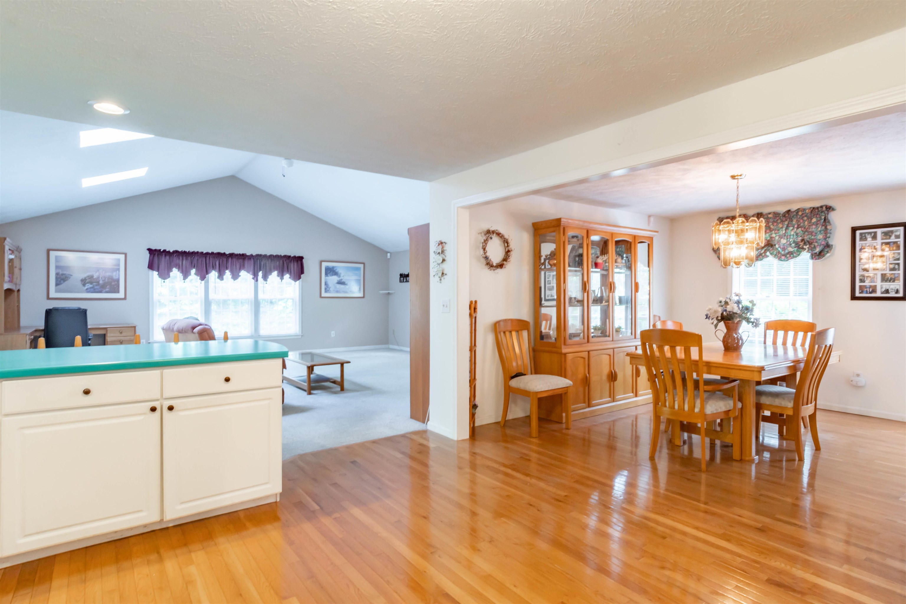 146 Wason Road Hudson, NH 03051 - Photo 7 of 33