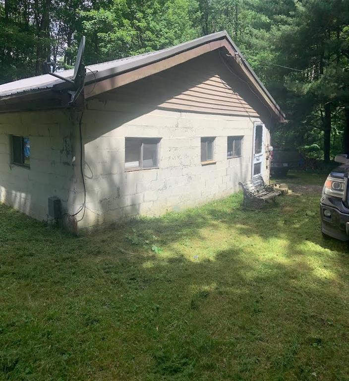 222 Chipmunk Road Evans City, PA 16033 - Photo 3 of 33