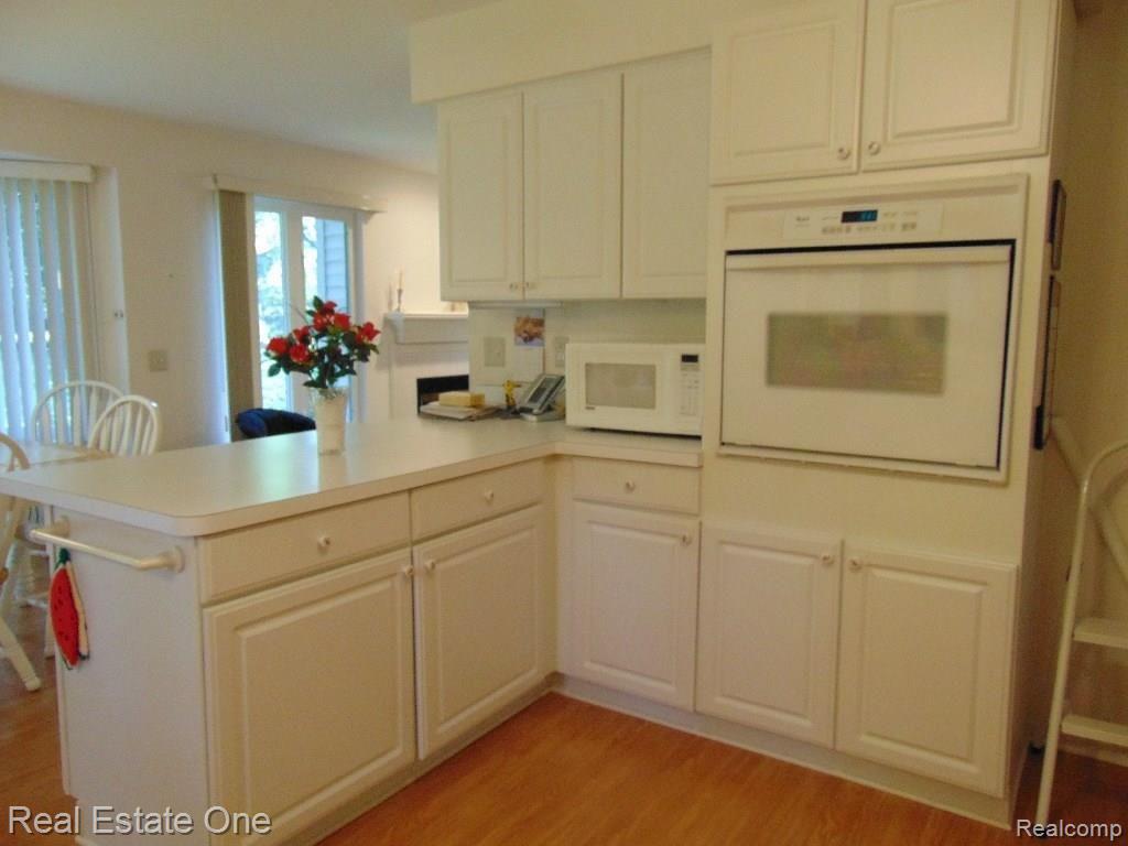 44802 West 10 Mile Road Novi, MI 48375 - Photo 11 of 36 oven area.JPG