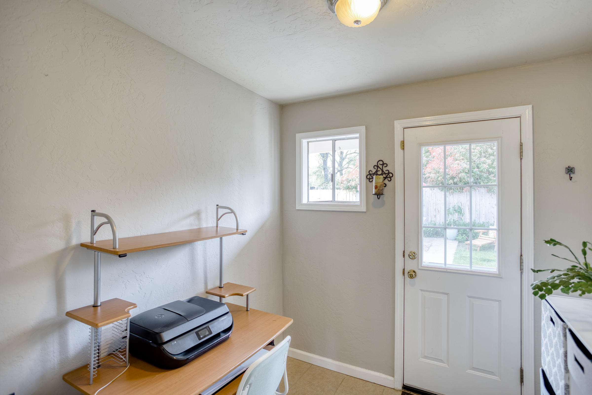 5196 East Bonnyview Road Redding, CA 96001 - Photo 11 of 37 HV7A8288