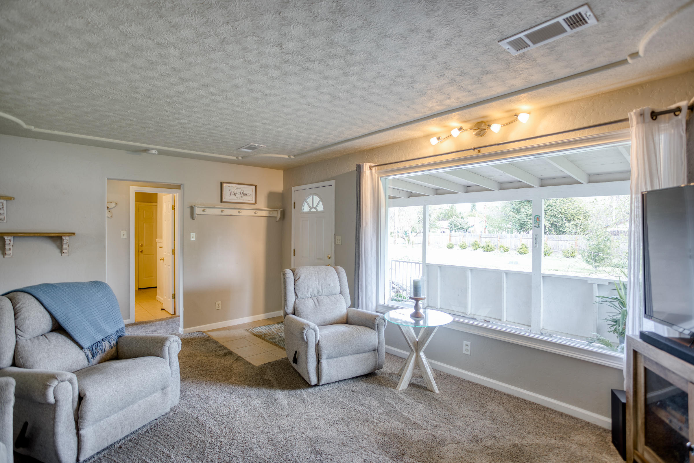 5196 East Bonnyview Road Redding, CA 96001 - Photo 10 of 37 HV7A8283