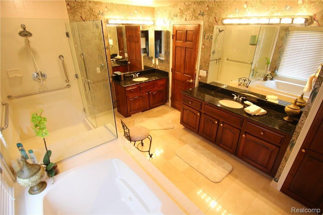 3178 Hedgewood Lane Rochester, MI 48309 - Photo 27 of 40 Hedgewood Ln Master Bathroom.jpg