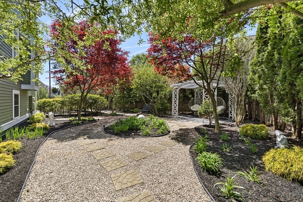 7 Sherman Place, Unit 7 Winchester, MA 01890 - Photo 3 of 40
