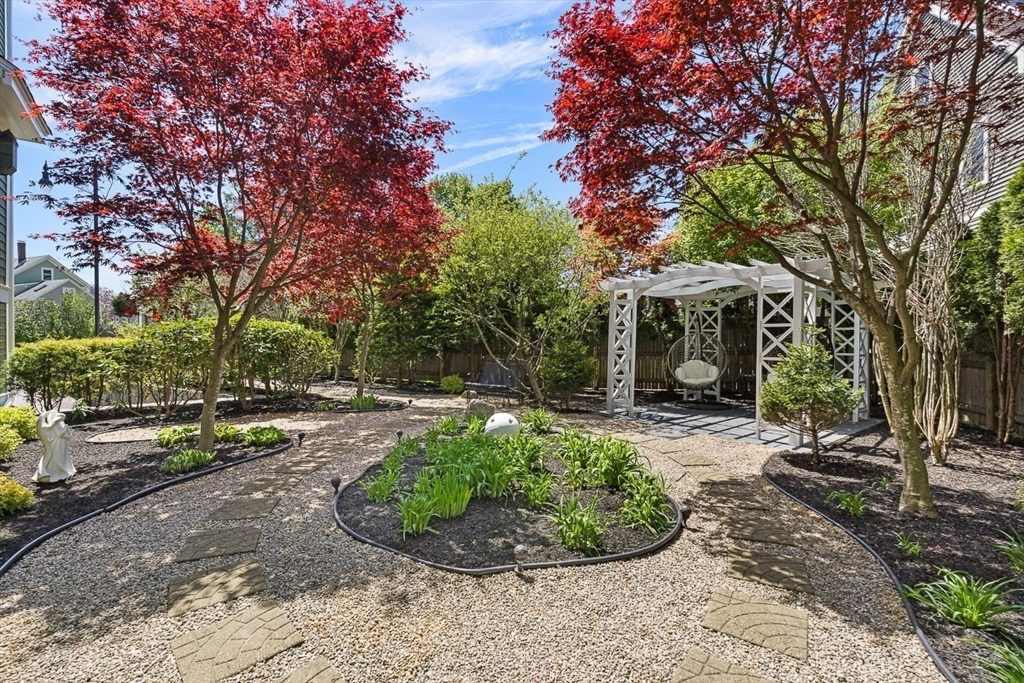 7 Sherman Place, Unit 7 Winchester, MA 01890 - Photo 33 of 40