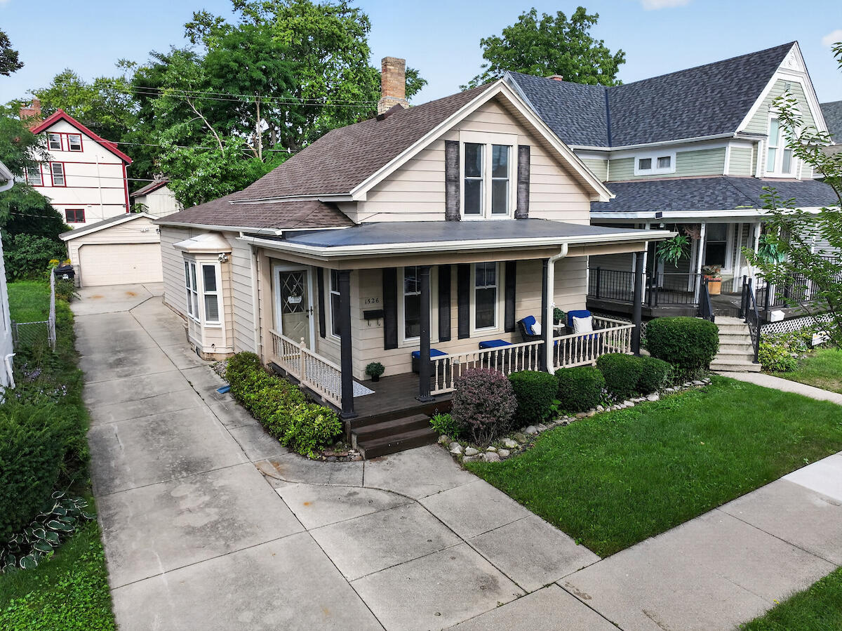 1526 Wisconsin Avenue Racine, WI 53403 - Photo 30 of 36 Front