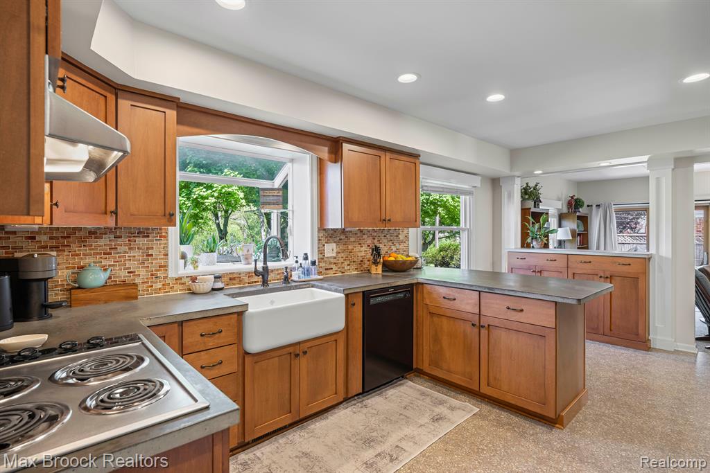 29884 Fox Grove Road Farmington Hills, MI 48334 - Photo 11 of 64