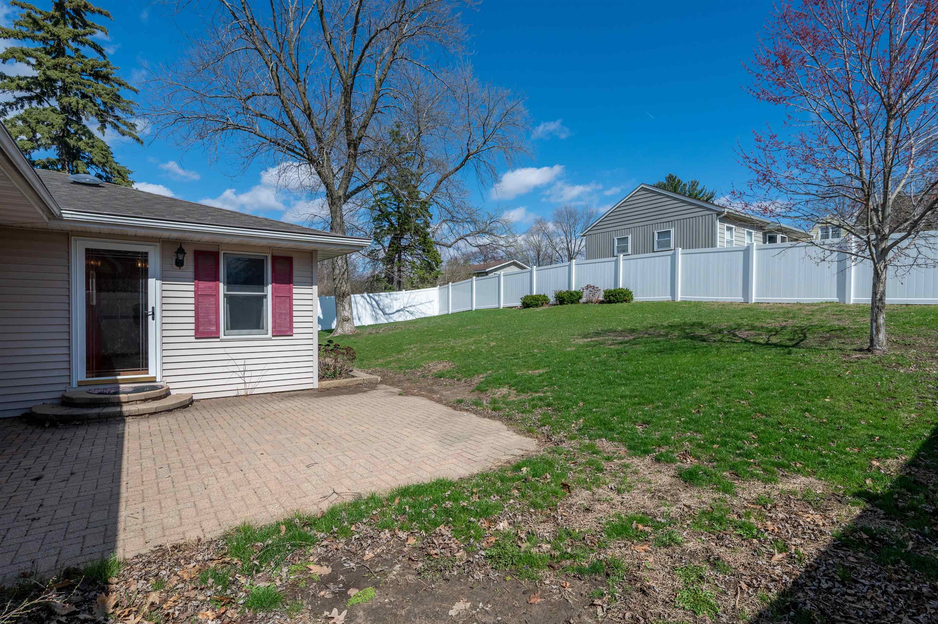 1018 Tee Street Dixon, IL 61021 - Photo 2 of 30 Gallery Image 2