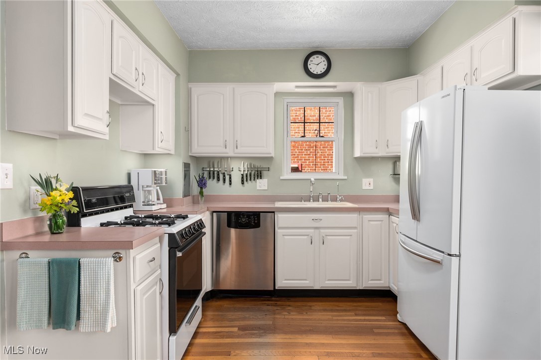 3163 Warrington Road Cleveland, OH 44120 - Photo 13 of 32 Close up view of the kitchen.