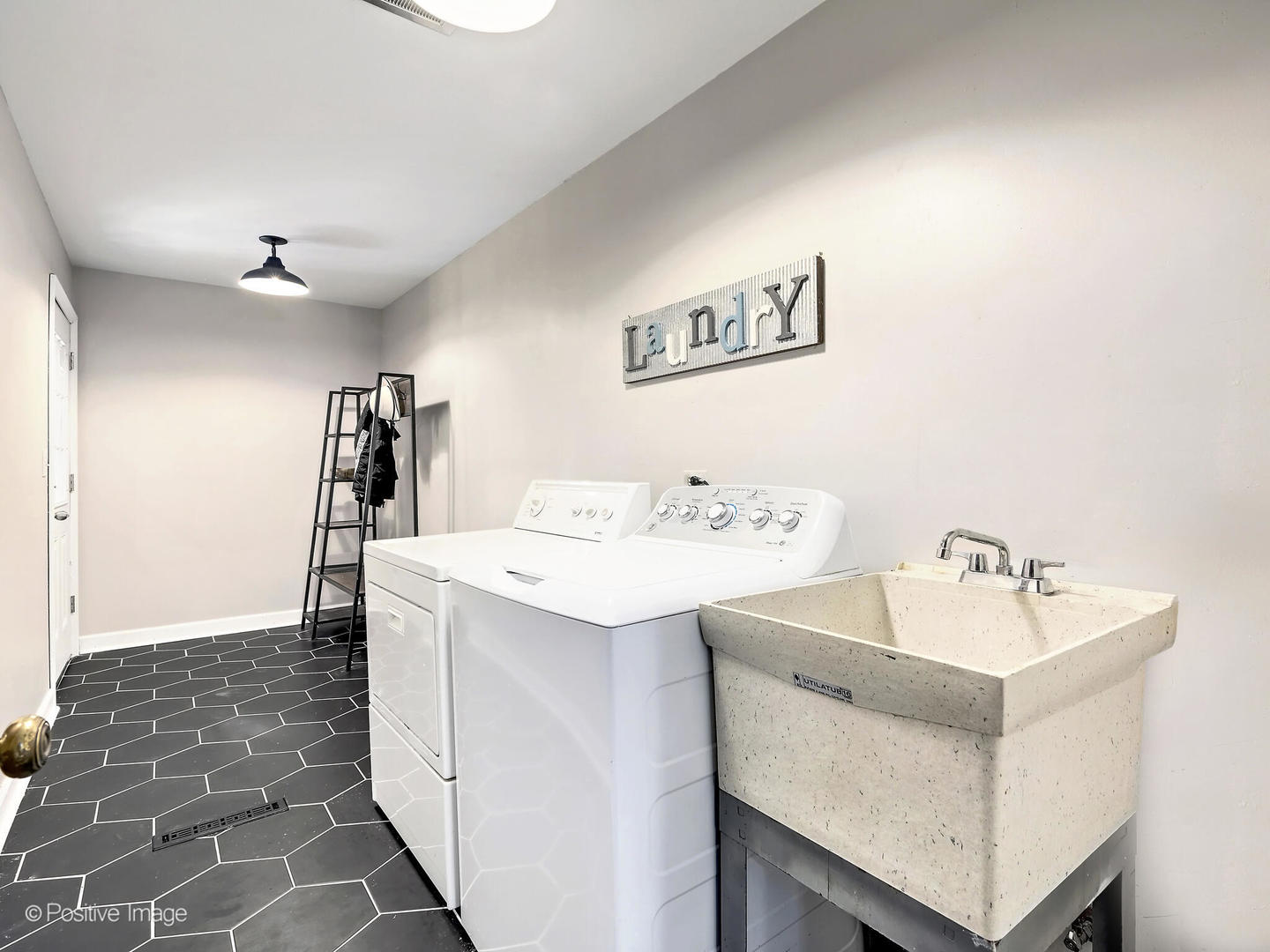 1626 Royal Oak Road Darien, IL 60561 - Photo 19 of 32