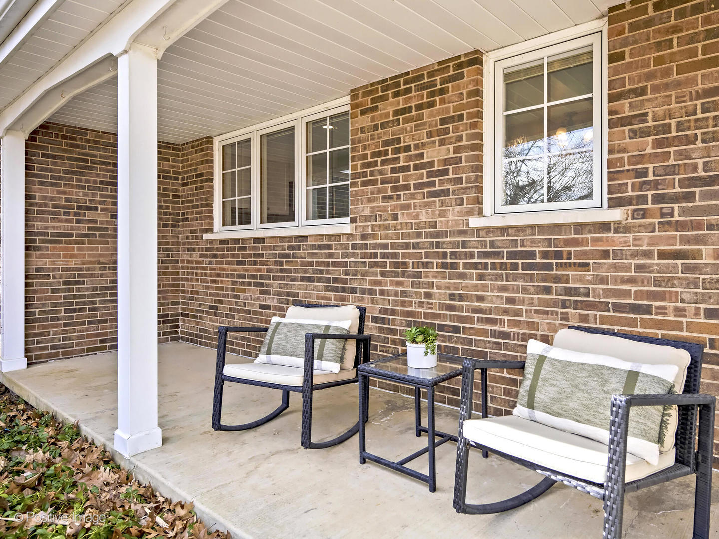 1626 Royal Oak Road Darien, IL 60561 - Photo 2 of 32