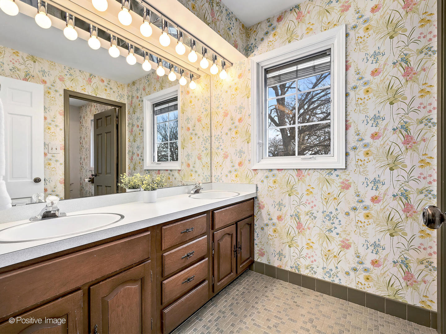 1626 Royal Oak Road Darien, IL 60561 - Photo 23 of 32