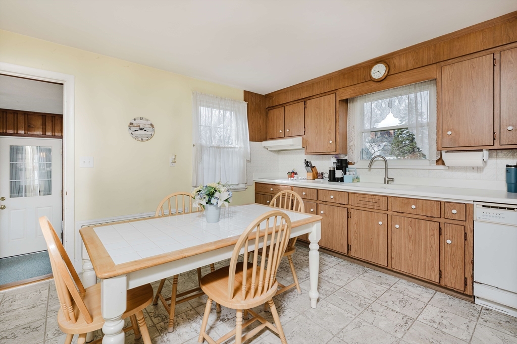 964 Pearce Street Fall River, MA 02720 - Photo 6 of 22