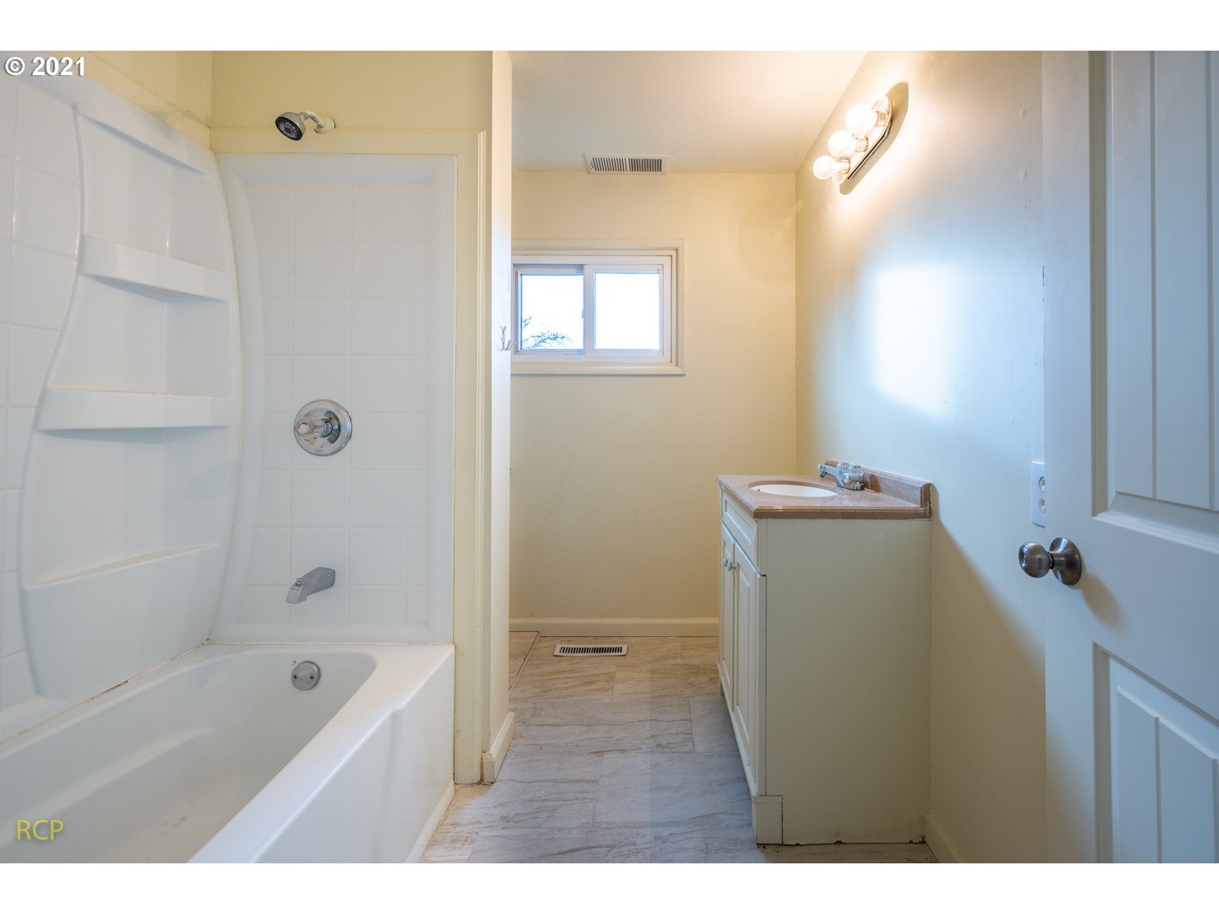 921 Toliver Road Molalla, OR 97038 - Photo 11 of 22 Gallery Image 11
