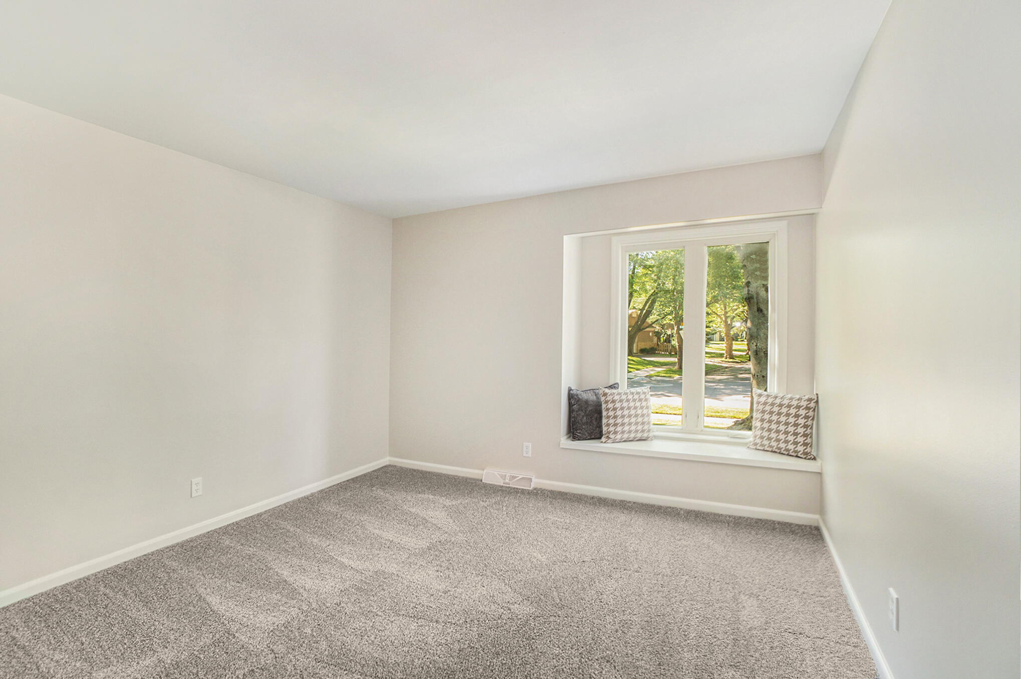 2627 Berwyck Road Southeast East Grand Rapids, MI 49506 - Photo 29 of 44 033_dsc07576