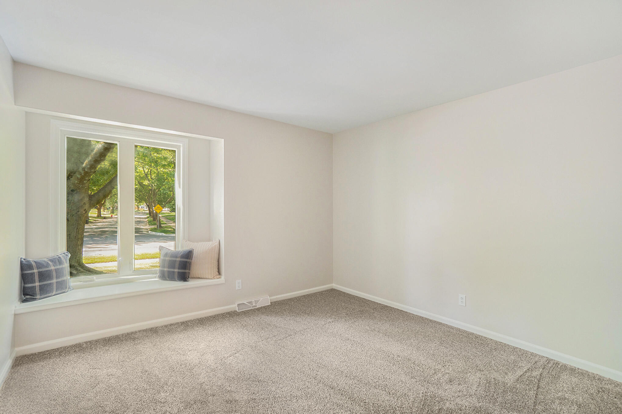 2627 Berwyck Road Southeast East Grand Rapids, MI 49506 - Photo 30 of 44 035_dsc07572