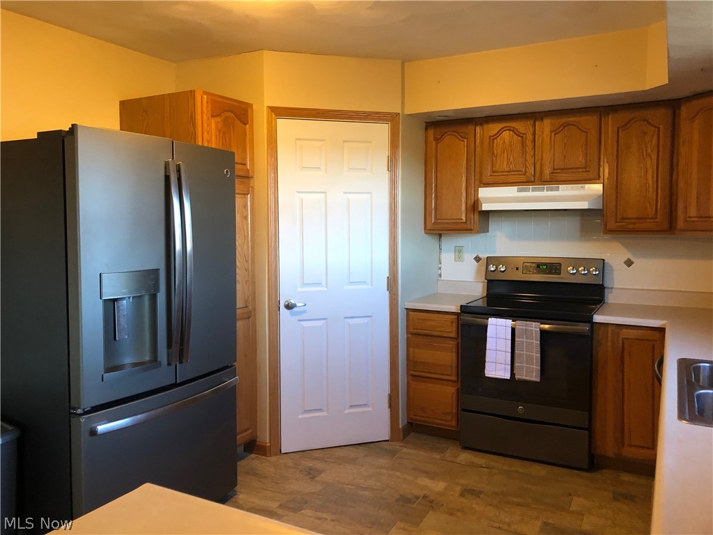 53003 Farmington Road Bridgeport, OH 43912 - Photo 9 of 29 Gallery Image 9