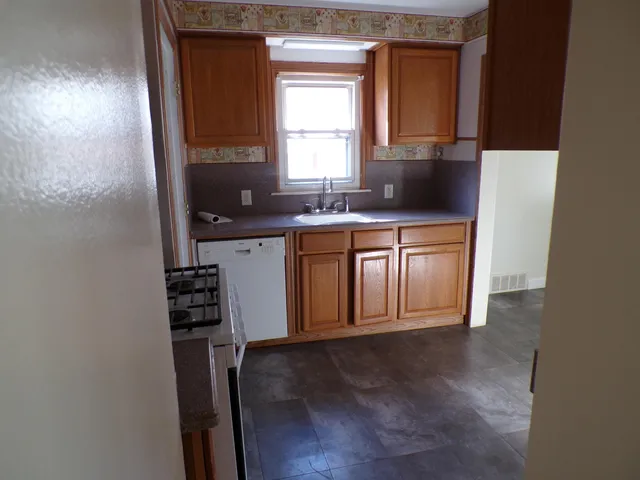 $164,900 | 14567 Longtin Street, Southgate, MI 48195