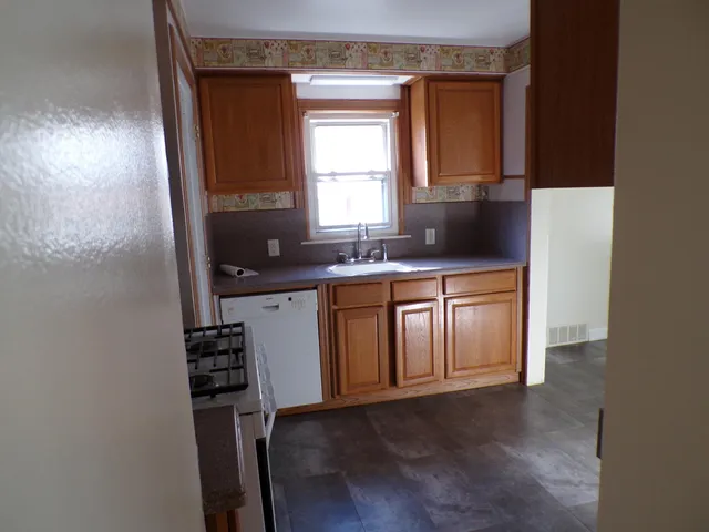 $164,900 | 14567 Longtin Street, Southgate, MI 48195