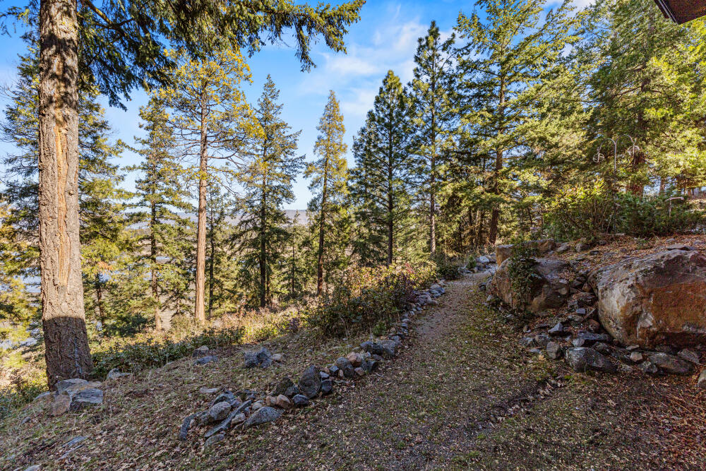 11421 Kestrel Road Klamath Falls, OR 97601 - Photo 20 of 55 Side Yard