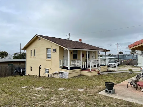 $900 | 3226 South Atlantic Avenue, Unit 5, Daytona Beach, FL 32118