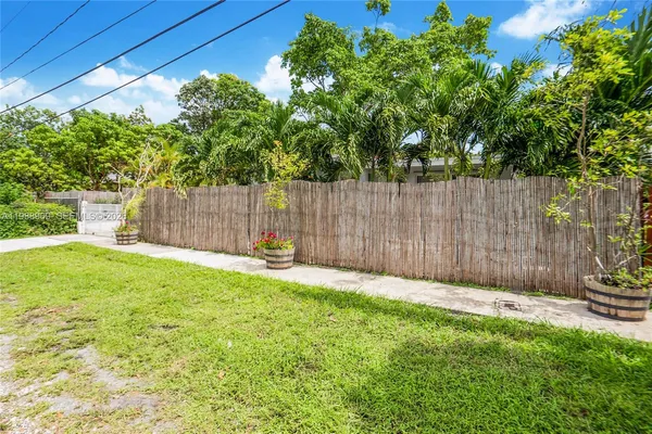 $5,000 | 113 Southwest 2nd Street, Hallandale Beach, FL 33009