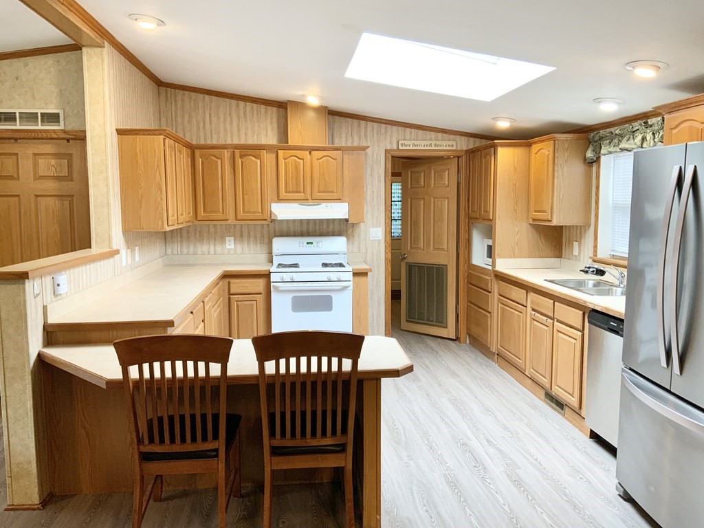28 Holiday Road Holbrook, MA 02343 - Photo 2 of 20 Gallery Image 2