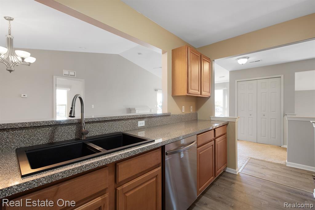 1845 Flagstone Circle Rochester, MI 48307 - Photo 11 of 29