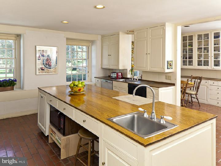 203 Drakes Corner Road Princeton, NJ 08540 - Photo 8 of 25 Gallery Image 8