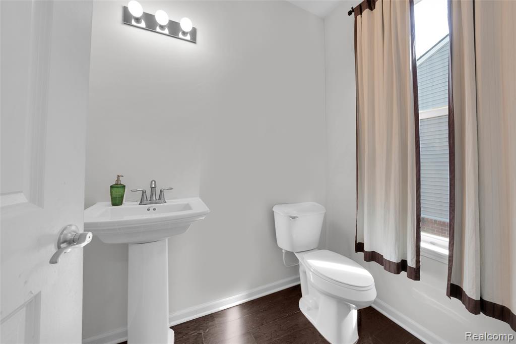 3236 Curtis Road Wixom, MI 48393 - Photo 10 of 40 Gallery Image 10