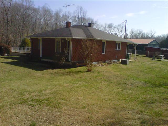 950 Hafner Road Charlotte, TN 37036 - Photo 3 of 13 Gallery Image 3