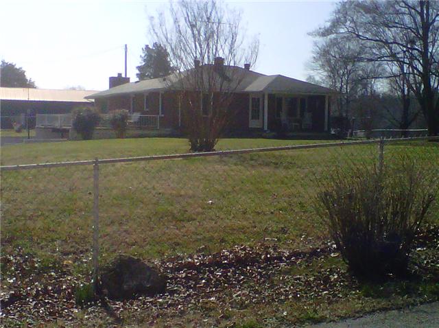 950 Hafner Road Charlotte, TN 37036 - Photo 4 of 13 Gallery Image 4
